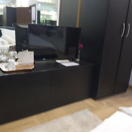 Mirrors Room Mega Mall National Arena Bucarest Exterior foto